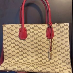 a tote bag perfect for the office